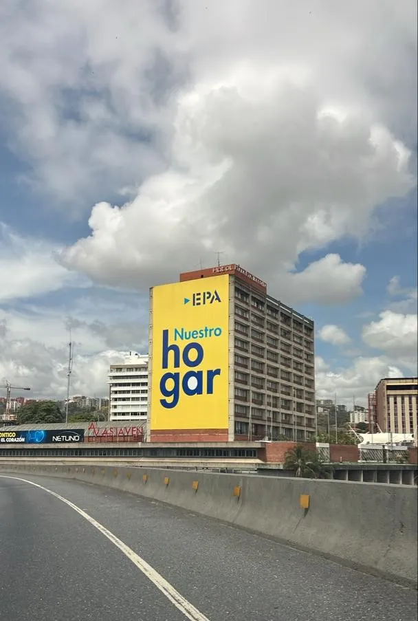 Valla Publicitaria Hero