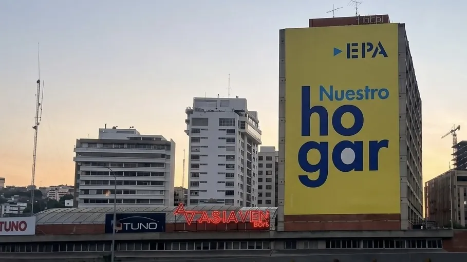 Valla EPA Autopista